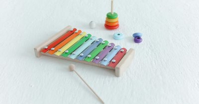 Zabawy muzyczne dla rozwoju niemowląt i małych dzieci
