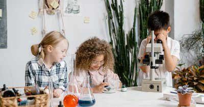 Domowe eksperymenty naukowe dla dzieci - nauka przez zabawę